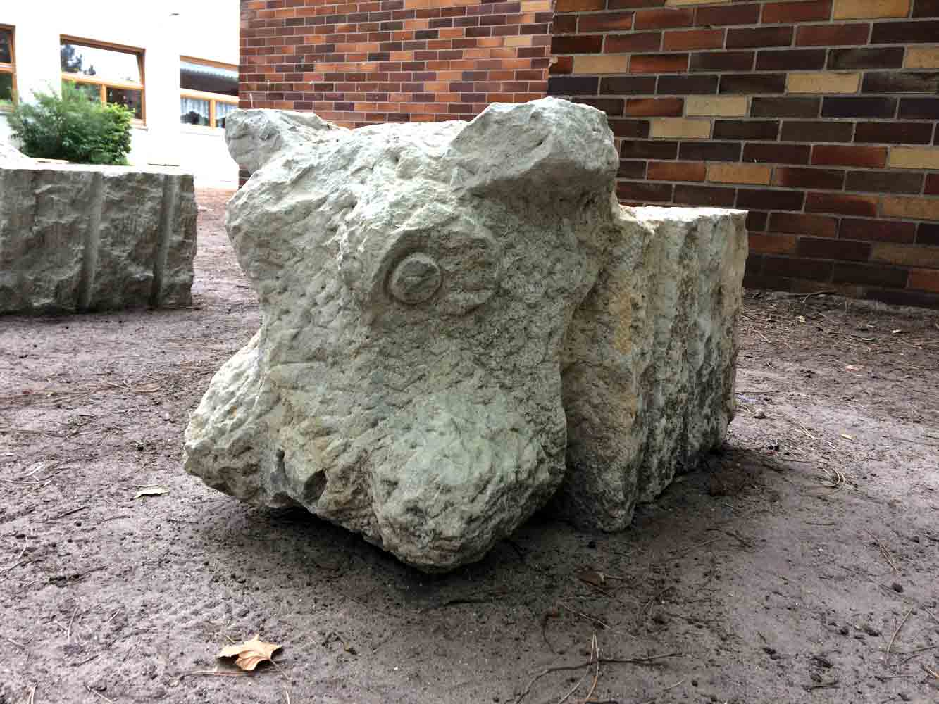 Steinsklulptur Nilpferd