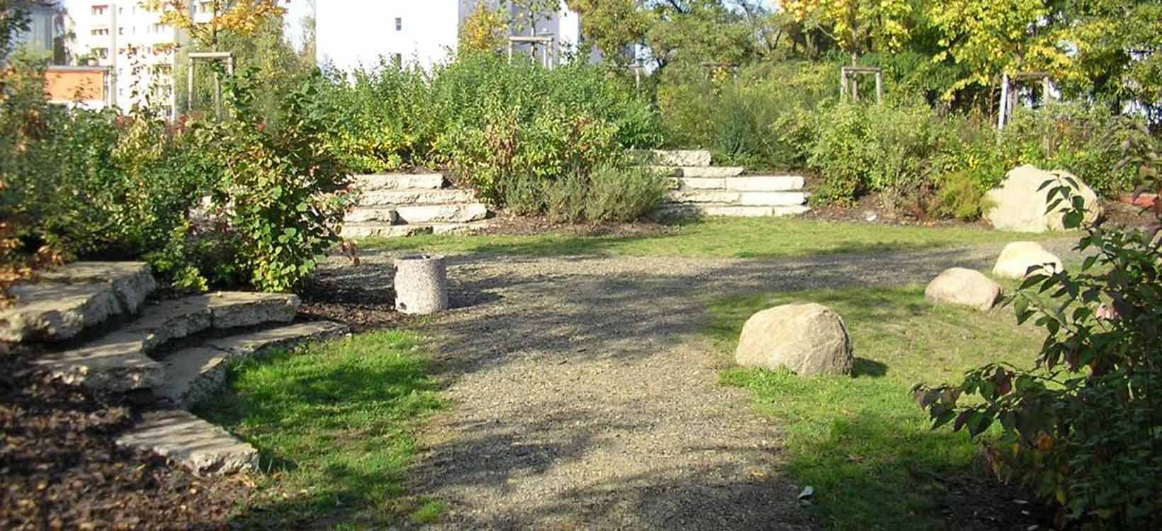 Betonschulhof wird grüne Oase Betonschulhof wird grüne Oase